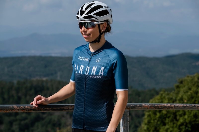 Maillot Girona en action 2 — Quetzal