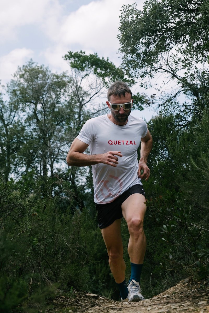 T-Shirt Palafrugell en action 5 — Quetzal