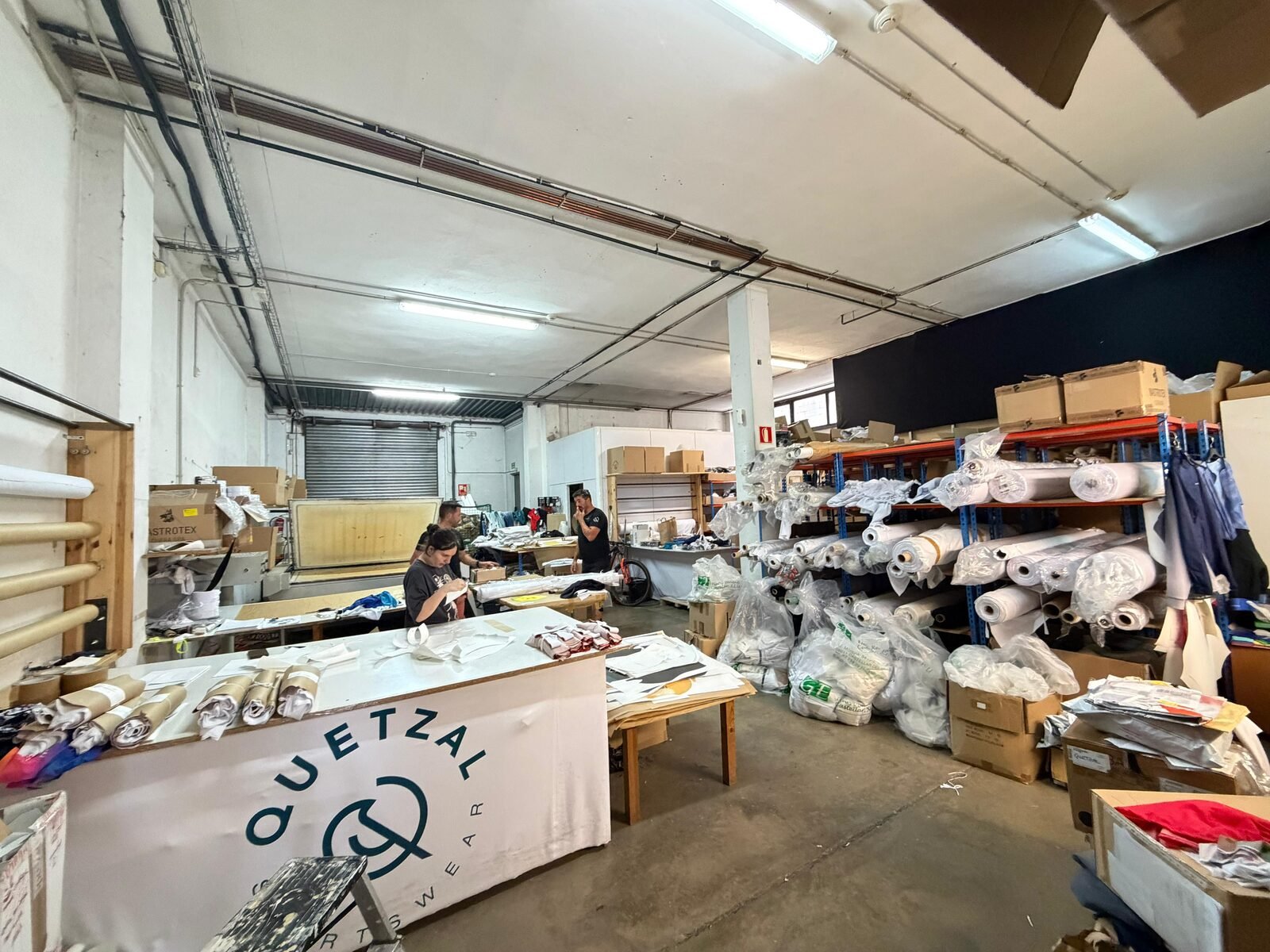 Atelier Quetzal — stock de rouleaux de tissu technique