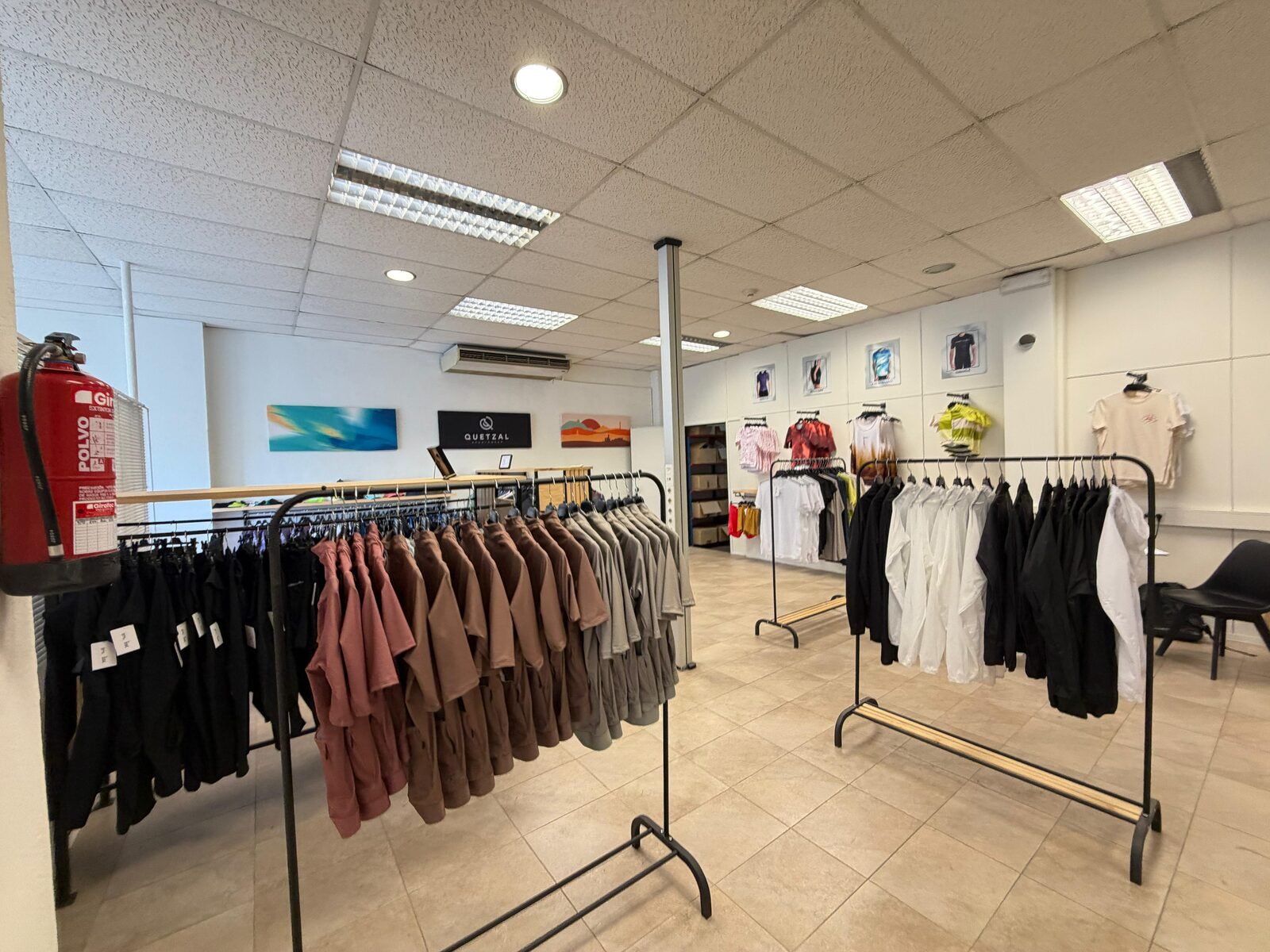 Boutique Quetzal — espace de vente et collection exposée