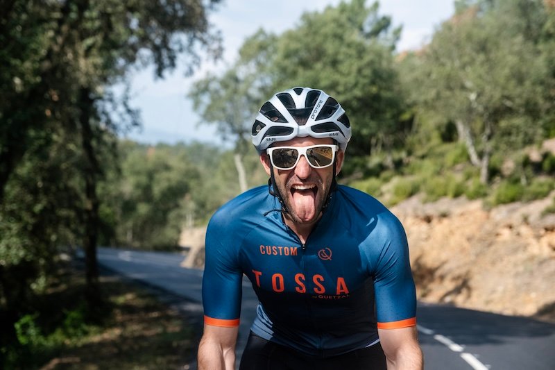 Maillot Tossa en action 2 — Quetzal